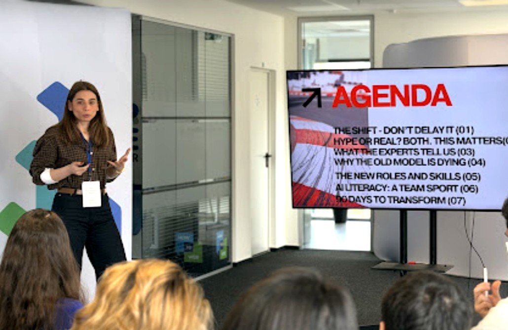 Adriana Ignat presenting at Product Circle, Bucharest